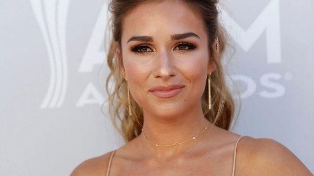 Jessie James Decker Measurements Bra Size Height Weight