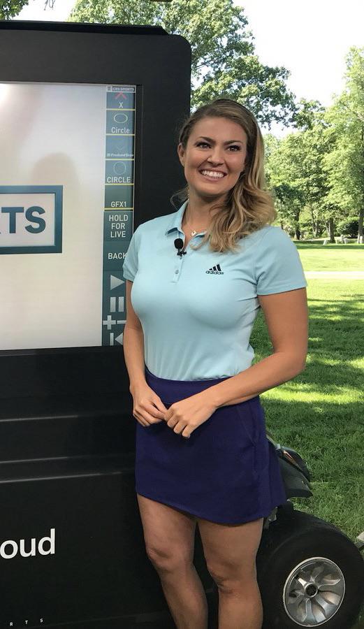 Amanda Balionis Wearing A Sporty Outfit