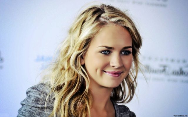 Britt Robertson Measurements Bra Size Height Weight