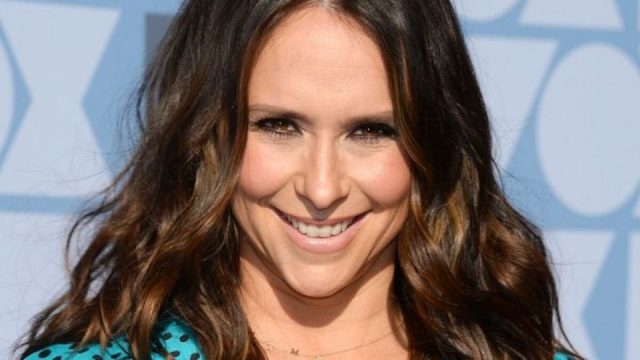 Jennifer Love Hewitt Measurements Bra Size Height Weight