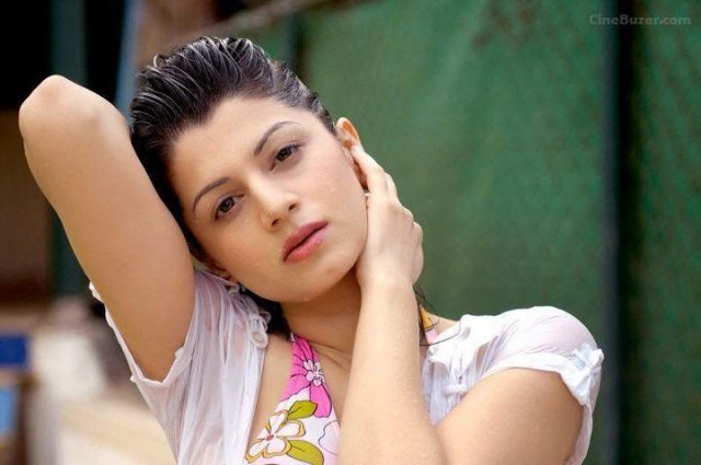 Kainaat Arora Measurements Bra Size Height Weight