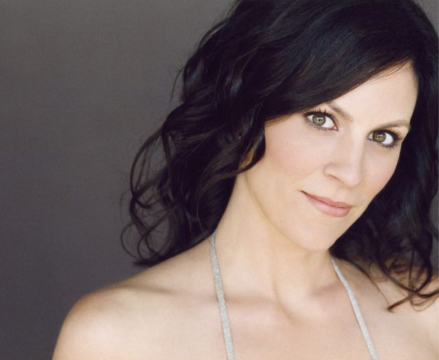 Annabeth Gish Measurements Bra Size Height Weight