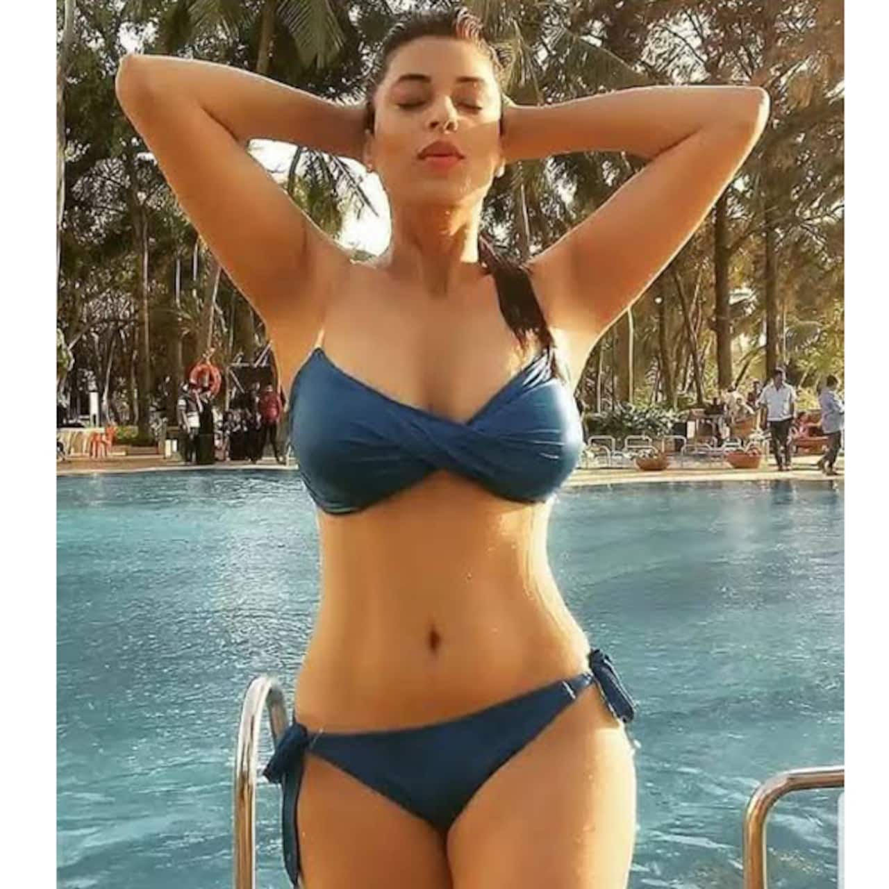 Suhana Khan Bra Size