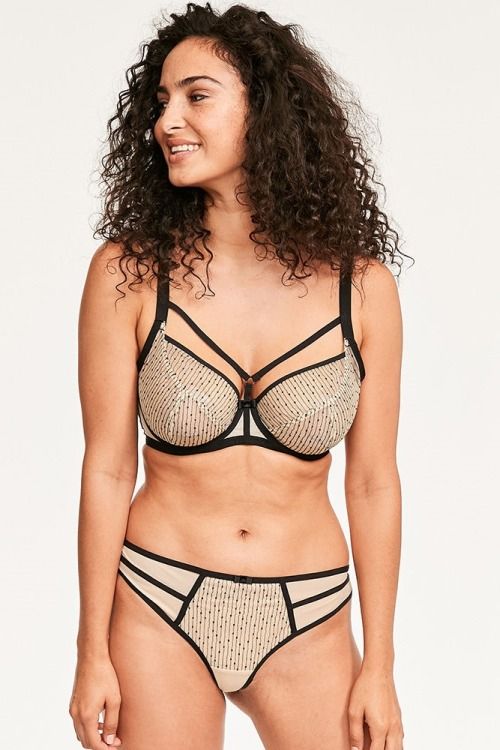 Anna Shaffer Bra Size