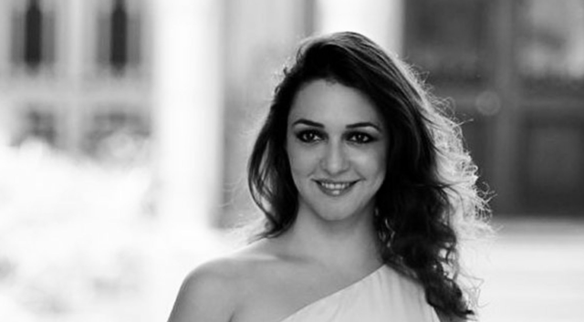Nauheed Cyrusi